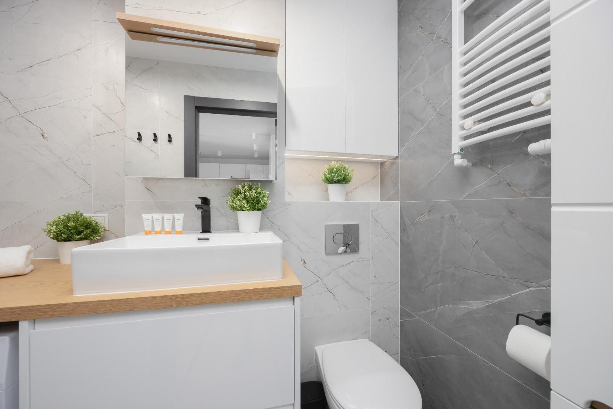 Beautiful With Balcony In Heart Of By Renters Leilighet Warszawa