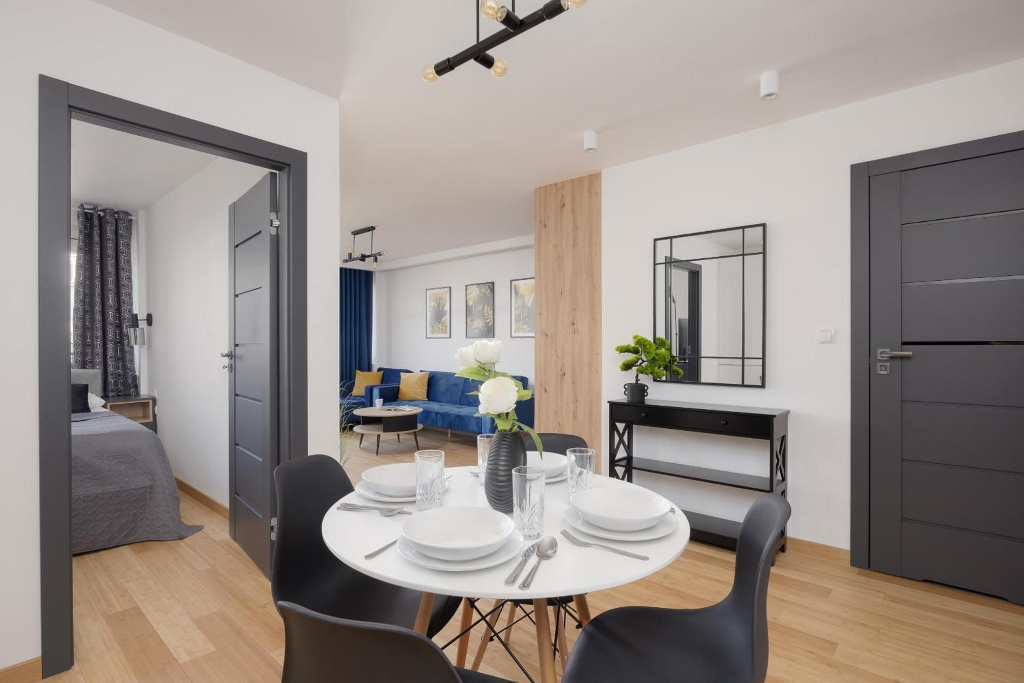 Beautiful With Balcony In Heart Of By Renters Leilighet Warszawa