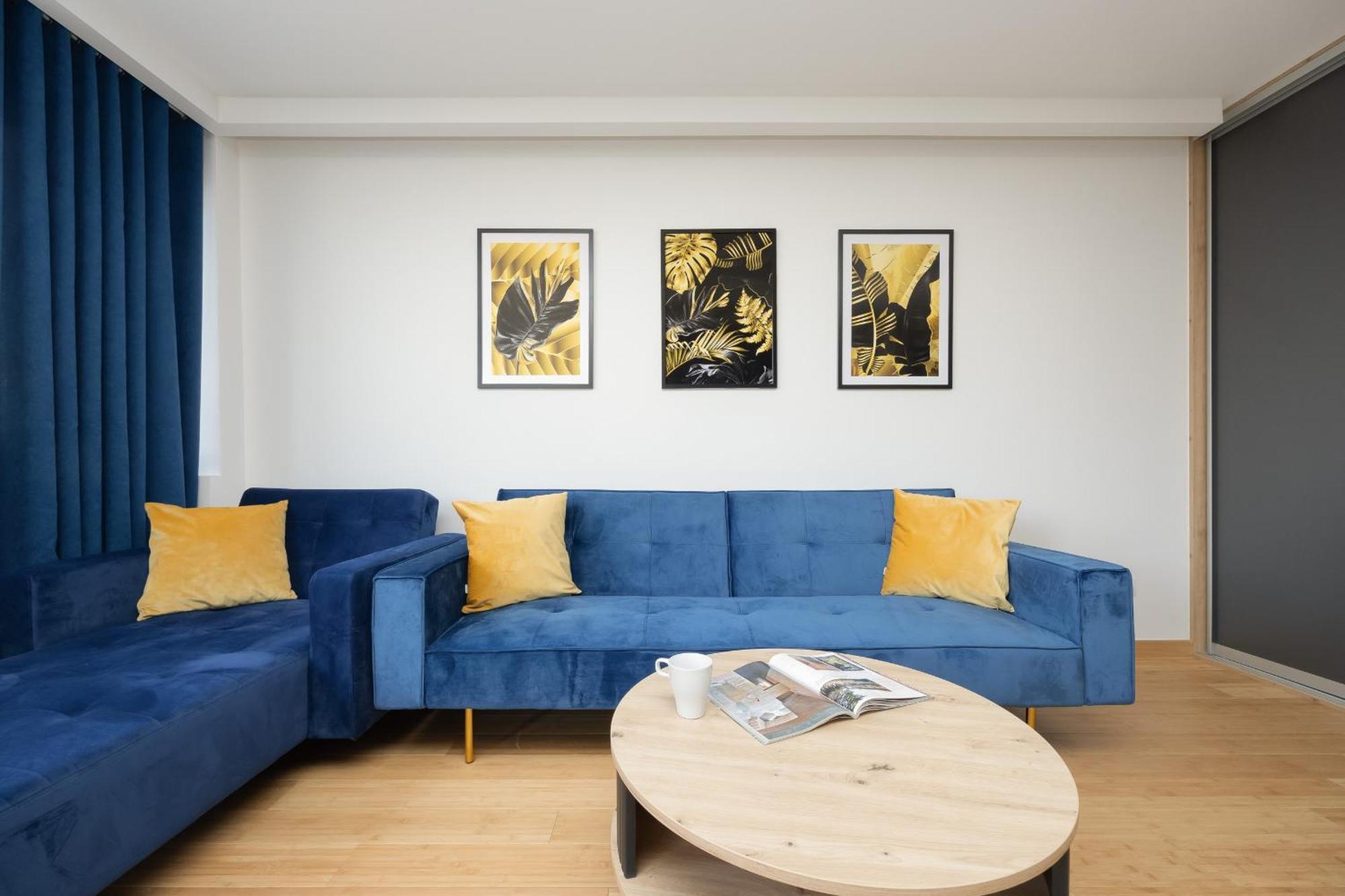 Beautiful With Balcony In Heart Of By Renters Leilighet